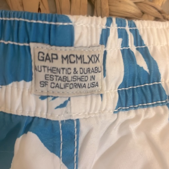 Gap board shorts. Boys size M (8) - Picture 4 of 5